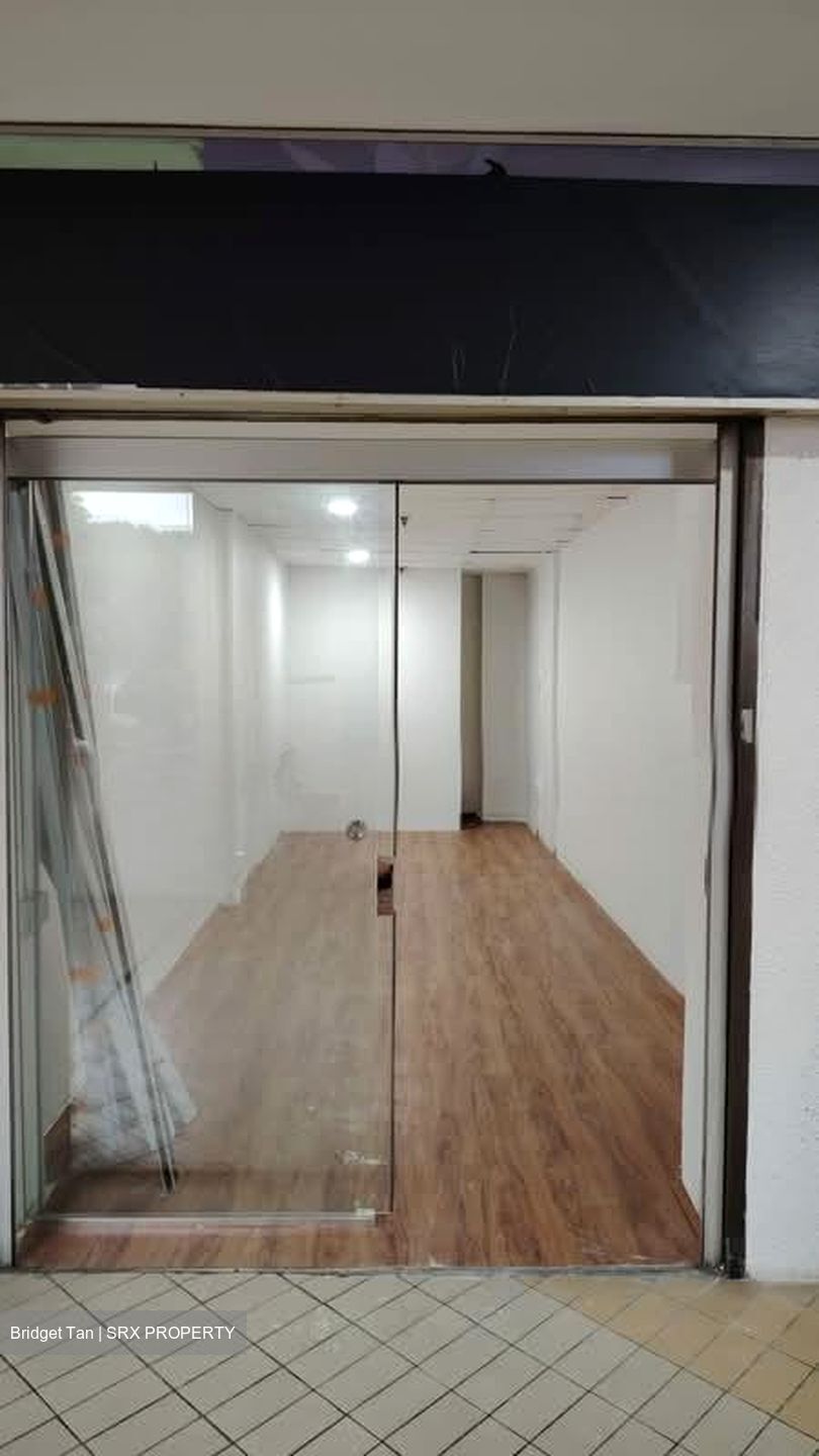 Upper Serangoon Shopping Centre (D19), Shop House #568721121